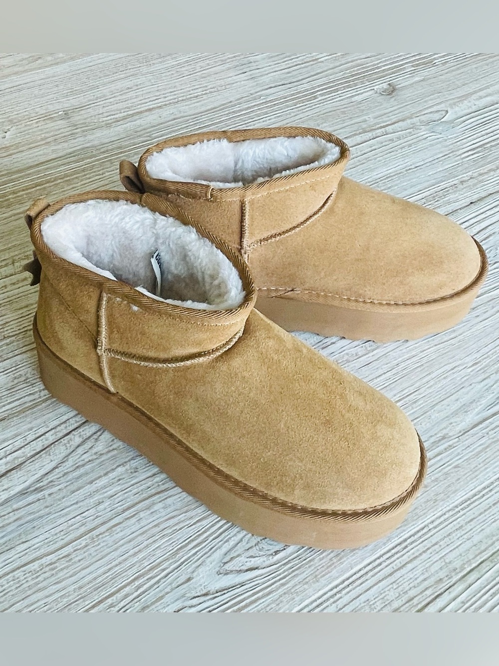 NWT Genuine Suede Platform Boots Size 8.5 Camel